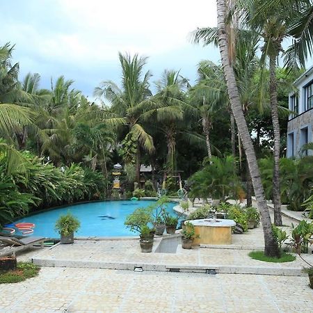 Hotel Reddoorz @ Padma Utara Legian Exterior foto