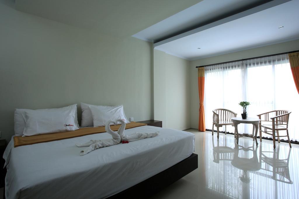 Hotel Reddoorz @ Padma Utara Legian Exterior foto