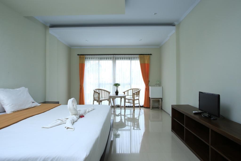 Hotel Reddoorz @ Padma Utara Legian Exterior foto